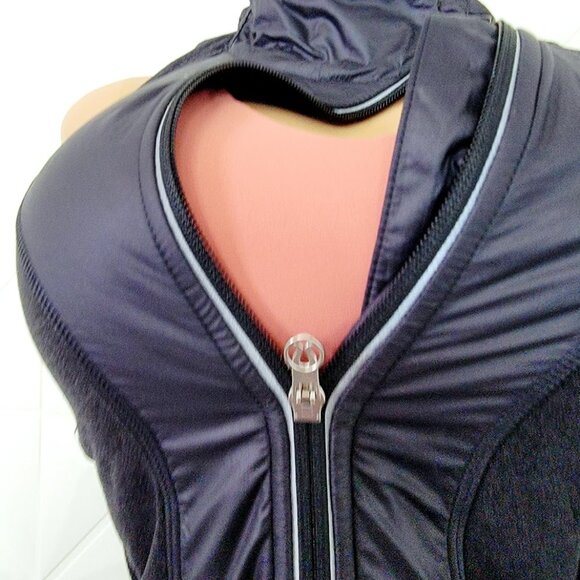 Lululemon Women's Black RUN: Gus Buster Sleeveless Full-Zip Vest Size 4 - Picture 5 of 12